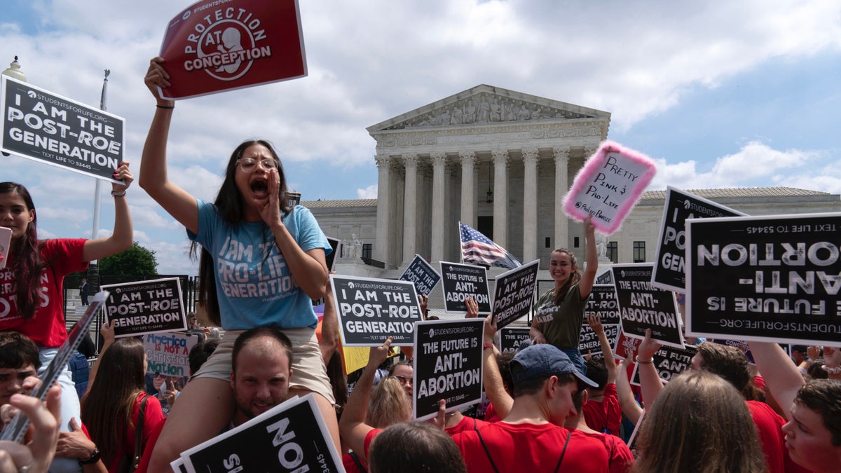 Abtreibungsdemonstration vor dem Obersten Gerichtshof nach dem Urteil Roe vs. Wade