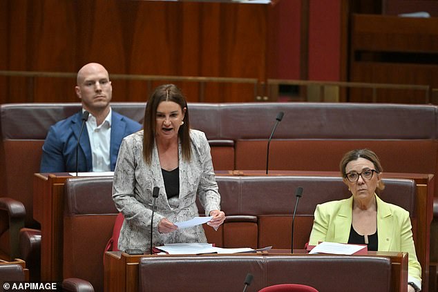 Die tasmanische Senatorin Tammy Tyrrell (rechts) ist aus dem Jacqui Lambie Network ausgetreten und erklärt, die Partei habe das Vertrauen in sie verloren