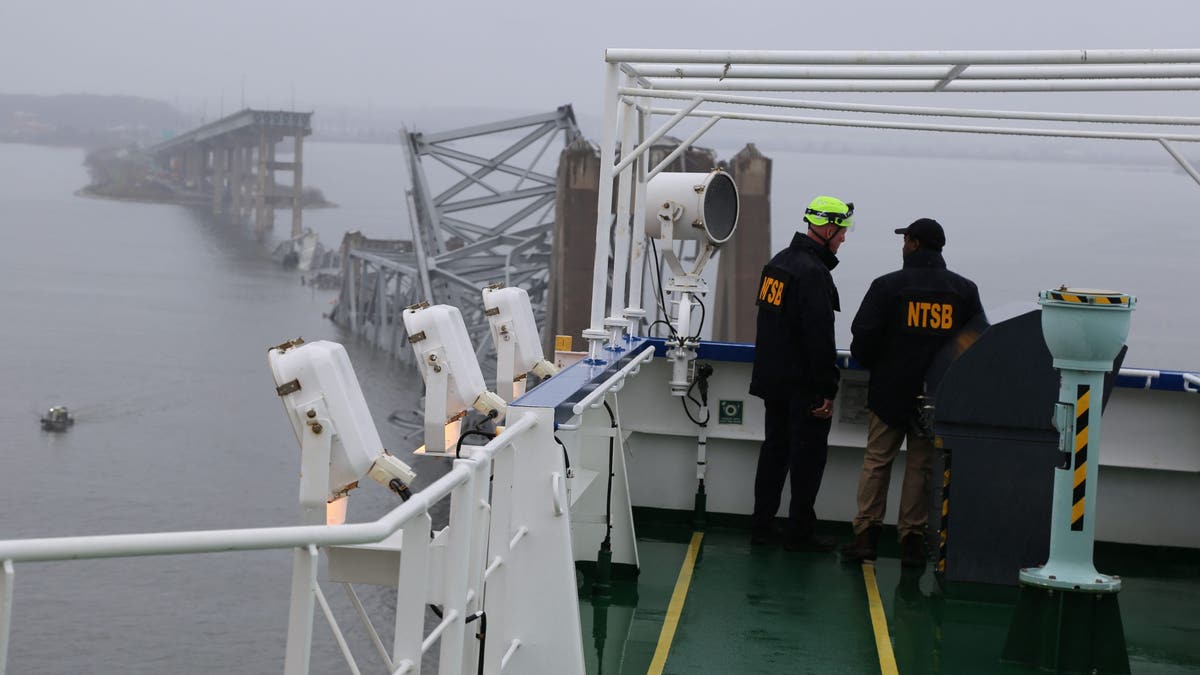 NTSB-Mitglieder an Bord des Dali-Schiffes in Baltimore