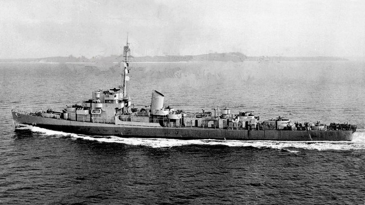 Die USS Elridge auf dem Ozean im Jahr 1944.