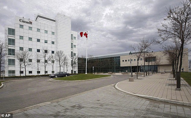 Das chinesische Paar hatte im Canadian National Microbiology Lab (im Bild) in Winnipeg, Manitoba, gearbeitet.  Es ist das einzige Labor der Biosicherheitsstufe 4 im Land, das für den Umgang mit gefährlichen Krankheitserregern wie Ebola und dem Marburg-Virus zugelassen ist