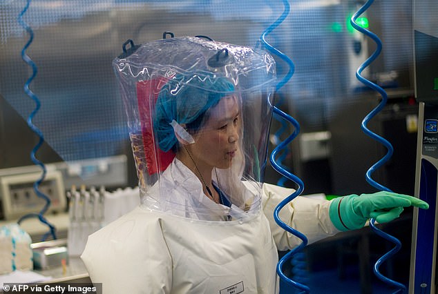 Dr. Qiu wurde nun mit Dr. Shi Zhengli (im Bild) in Verbindung gebracht, die als „Fledermausfrau“ bekannt ist und im Mittelpunkt der Behauptungen steht, dass das Covid-19-Virus aus von ihr geleiteten Experimenten in einem Labor in Wuhan ausgetreten sei.