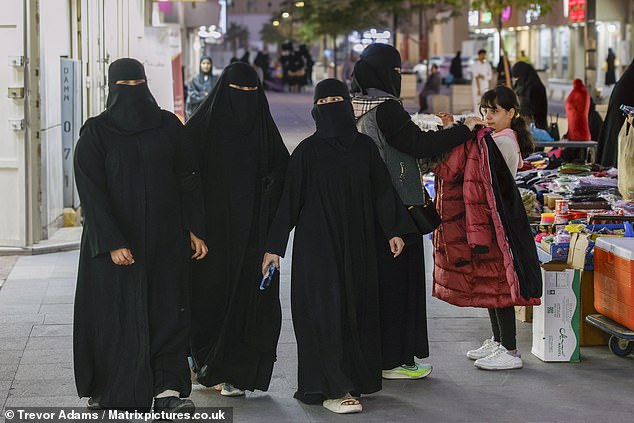 Saudische Gesetzgeber verabschiedeten 2022 ein Gesetz, das angeblich den „persönlichen Status“ von Frauen im Land erhöht hat (Dateibild)