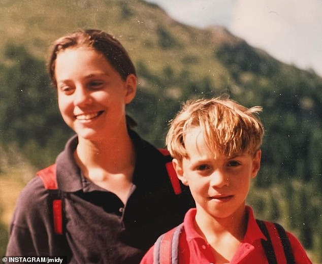 James teilte auf Instagram ein Kindheitsfoto mit der Prinzessin auf einem Wanderausflug und sagte, dass sie „gemeinsam diesen Berg besteigen“ würden, nachdem bekannt wurde, dass bei Kate Krebs diagnostiziert wurde