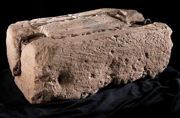 Das Hauptartefakt des Museums wird der Stein des Schicksals (oben) sein, der seit Jahrhunderten bei der Krönung von Monarchen verwendet wird
