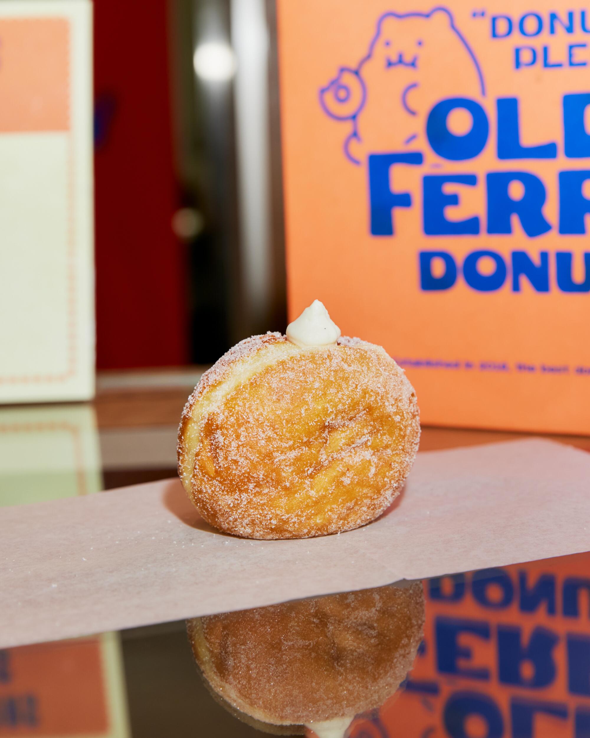 Das Source OC ist die Heimat des ersten Standorts von Old Ferry Donut in den USA, einem Konzept, das in Seoul erstmals vorgestellt wurde.