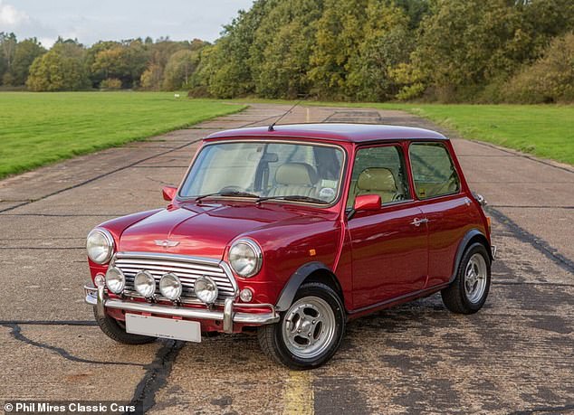 Phil recently sold this 1996 Rover Mini 'Cooper S Touring'. It was supplied to the publisher of MiniWorld magazine and became a special feature project. It was subsequently sent to John Cooper Garages in Worthing for the Cooper S Touring 85bhp conversion