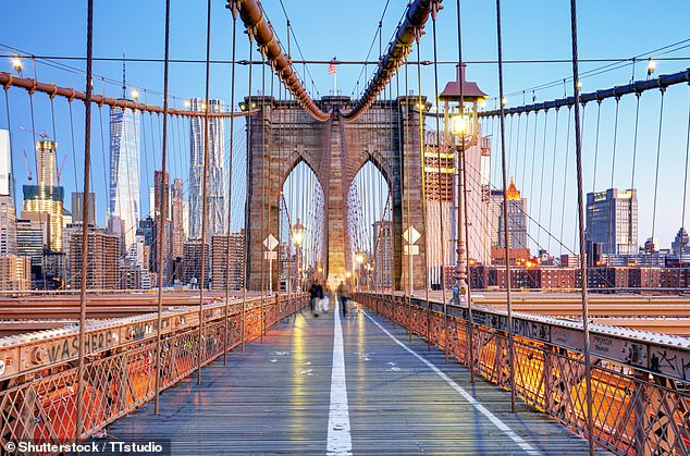 Die Brooklyn Bridge in New York City ist 1,83 km lang