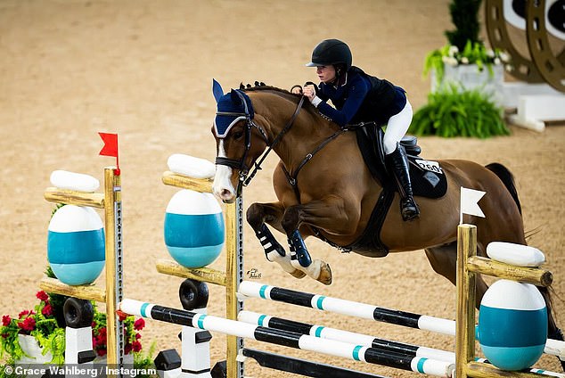 Grace Wahlberg macht sich in der Welt des Pferdesports langsam einen Namen