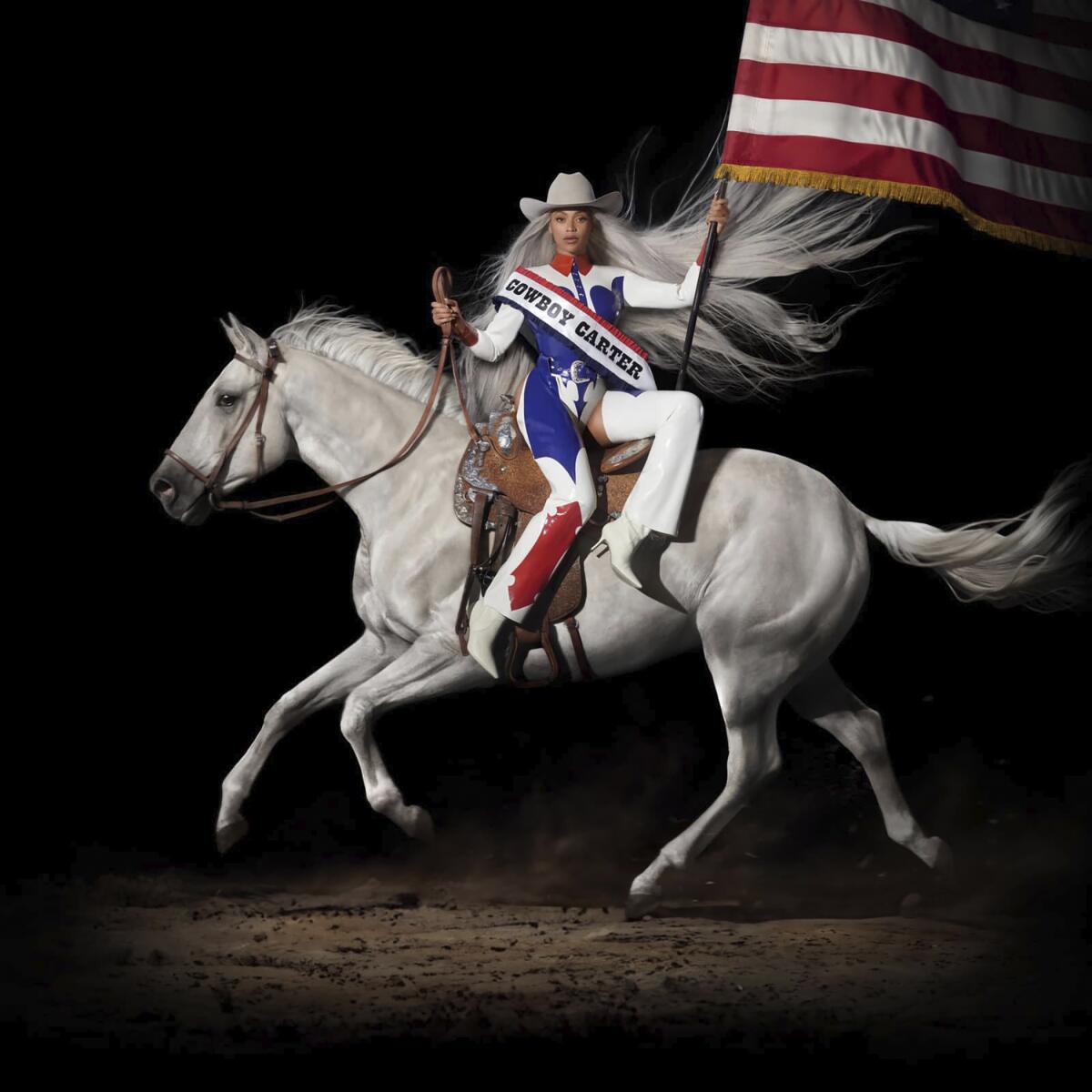 "Cowboy Carter" Albumcover von Beyoncé in einem rot-weiß-blauen Rodeo-Outfit, auf einem Pferd reitend und eine amerikanische Flagge haltend.