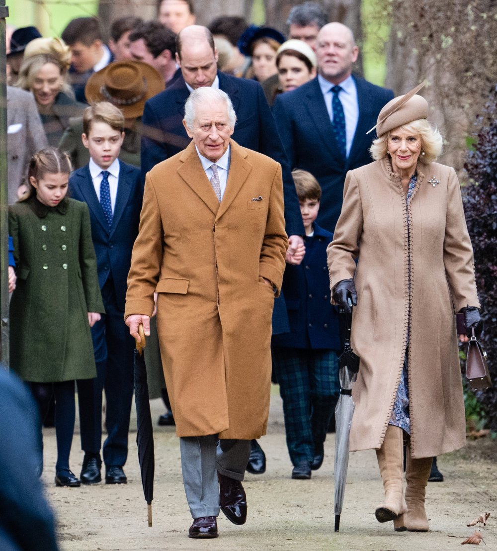König Karl III. wird beim Ostergottesdienst getrennt von Mitgliedern der königlichen Familie sitzen