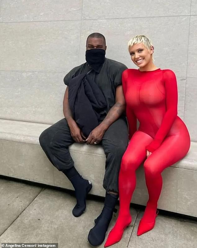 Kanye West (links) traf endlich seine australischen Schwiegereltern in Tokio, sieben Monate nachdem er mit der aus Melbourne stammenden Bianca Censori (rechts) den Bund fürs Leben geschlossen hatte.