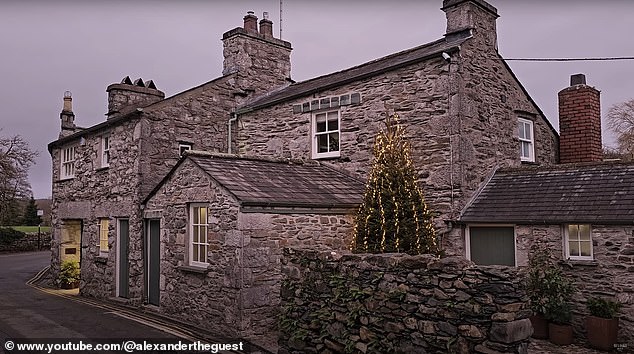 L'Enclume (oben) wurde von Küchenchef Simon Rogan gegründet und befindet sich im mittelalterlichen Dorf Cartmel in Cumbria
