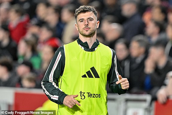 Mason Mount of Manchester United warming up in the first half during the Premier League match Brentford vs Manchester United at The Gtech Community Stadium, London, United Kingdom, 30th March 2024(Photo by Cody Froggatt/News Images)