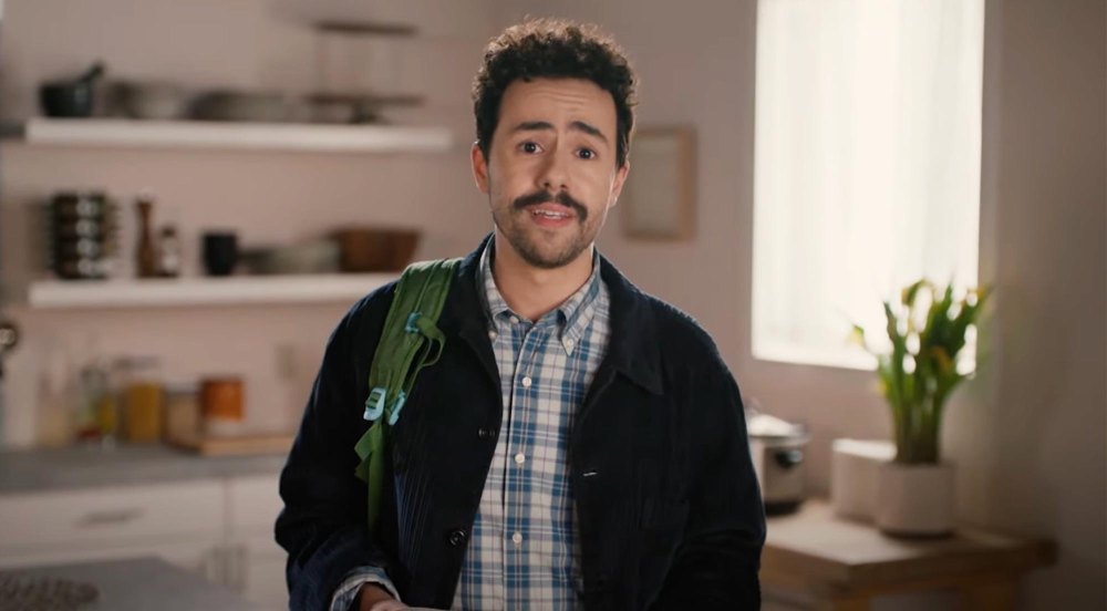 Ramy Youssef hilft scherzhaft dabei, Ozempic für Ramadan in einem SNL-Parodie-Werbespot umzubenennen