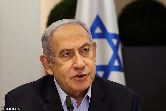 Das Büro von Herrn Netanjahu teilte mit, dass der 74-Jährige gestern Abend wegen eines Leistenbruchs operiert wurde