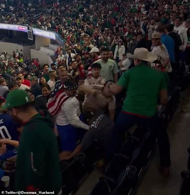 Auf der Tribüne des AT&T-Stadions kam es zu einer brutalen Schlägerei zwischen Fans aus den USA und Mexiko