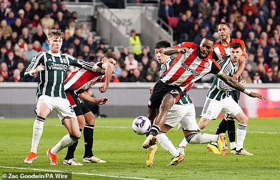 Brentford's Ivan Toney attempts a shot on goal during the Premier League match at the Gtech Community Stadium, London. Picture date: Saturday March 30, 2024. PA Photo. See PA story SOCCER Brentford. Photo credit should read: Zac Goodwin/PA Wire.RESTRICTIONS: EDITORIAL USE ONLY No use with unauthorised audio, video, data, fixture lists, club/league logos or "live" services. Online in-match use limited to 120 images, no video emulation. No use in betting, games or single club/league/player publications.