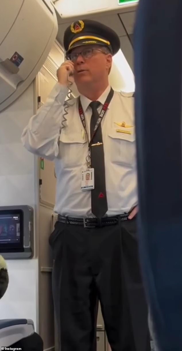 Ein Delta-Pilot ging viral, nachdem er eine wilde Rede gehalten hatte, in der er die immensen „Regeln“ darlegte, die die Passagiere befolgen müssten – und sich dabei selbst als „dienenden Anführer“ bezeichnete.