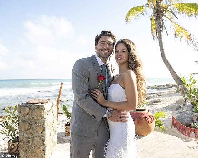 Der Bachelor Joey Graziadei und seine neue Verlobte Kelsey Anderson haben verraten, wie sie von der Paarberatung profitiert haben, als die Kameras nicht mehr liefen