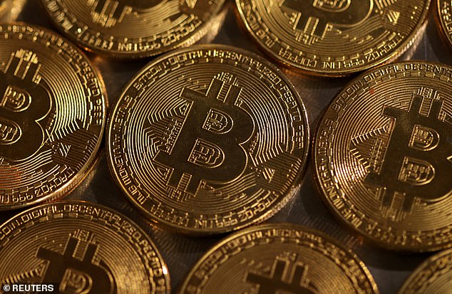 Am Montagnachmittag wurde Bitcoin bei über 66.000 US-Dollar gehandelt und lag damit knapp 3.000 US-Dollar unter dem Rekordhoch von 69.000 US-Dollar