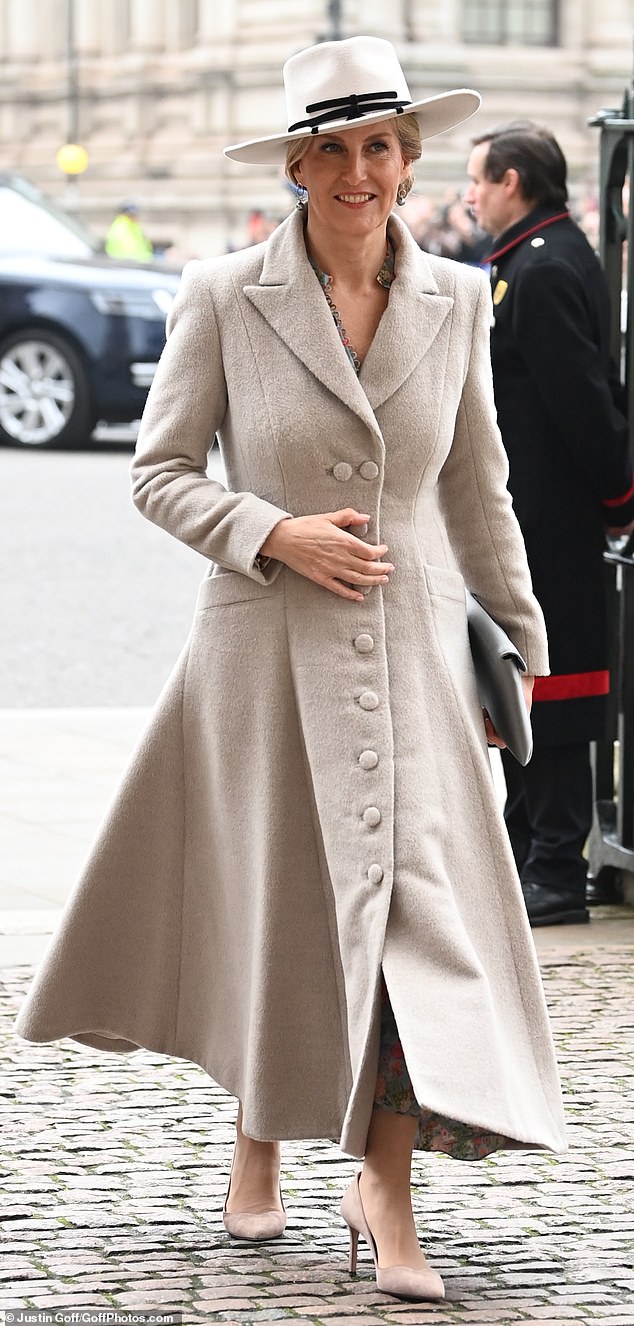 Die Herzogin von Edinburgh sah typisch stilvoll aus, als sie zum jährlichen Commonwealth Day-Gottesdienst in der Westminster Abbey ankam