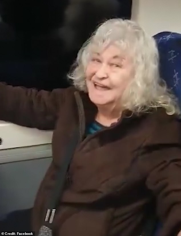 Cathy aus Schottland war hocherfreut, als ihr im Zug von einer Gruppe völlig Fremder ein Ständchen vorgetragen wurde