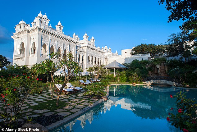 Bruce besucht den Falaknuma Palace in Hyderabad (im Bild), in dessen Flaggschiff-Restaurant Biryani serviert wird