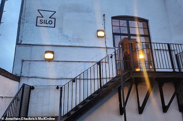 Das Silo in Hackney im Osten Londons behauptet, das erste Null-Abfall-Restaurant der Welt zu sein, das nicht einmal einen Mülleimer in der Küche hat
