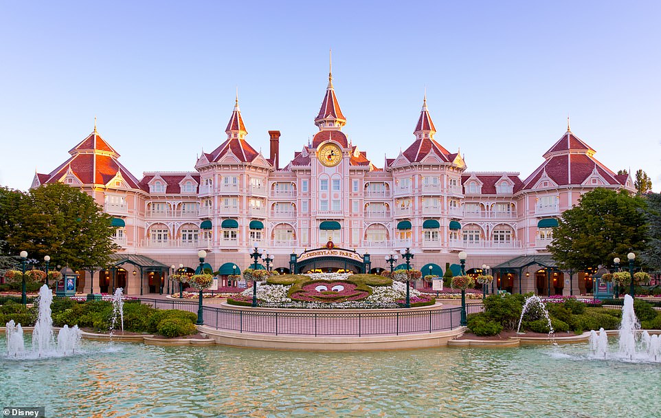 Andrew Harris übernachtet nach der zweijährigen Renovierung im abgebildeten Flaggschiff-Hotel Paris Disneyland