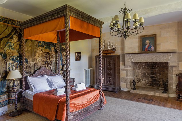 Luxus im Himmelbett erwartet Sie im Chateau de Queblen aus dem 15. Jahrhundert in der Nähe von Quimperle