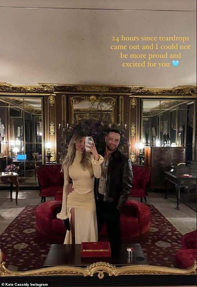 Auf ihrem Instagram postete Kate auch ein süßes Spiegel-Selfie für das Paar, als sie Liam nach der Veröffentlichung seiner neuen Single „Teardrops“ am Donnerstag lobte