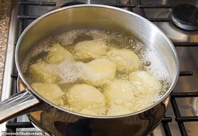 Die britischen Kartoffelverkäufe gehen zurück, weil die Verbraucher Kohlenhydrate wünschen, die viel schneller garen – nämlich Reis und Nudeln