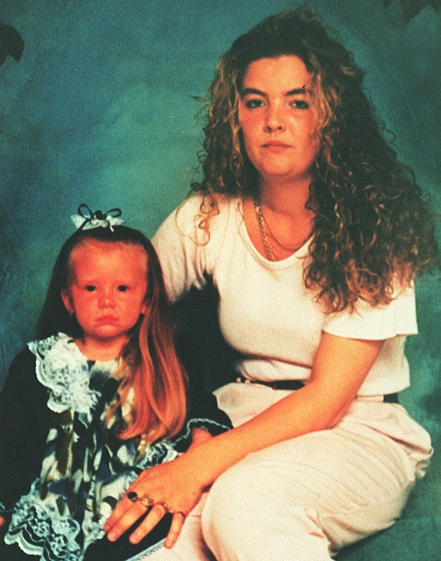 Diane Jones war erst 21 Jahre alt, als sie und ihre beiden Töchter Shauna, zwei, und Sarah Jane, 13 Monate, bei dem verheerenden vorsätzlichen Brand in ihrem Haus auf dem Gurnos-Anwesen in Merthyr Tydfil in Mid Glamorgan, Wales, getötet wurden