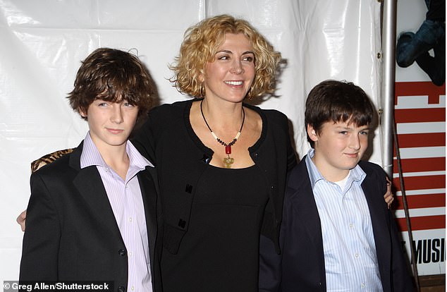 Daniel (rechts, im Jahr 2008) – der Sohn von Natasha (Mitte) und dem Schauspieler Liam Neeson – war gerade 12 Jahre alt, als seine Mutter nach einem Skiunfall in Quebec, Kanada, starb.  Links im Bild ist Bruder Michael