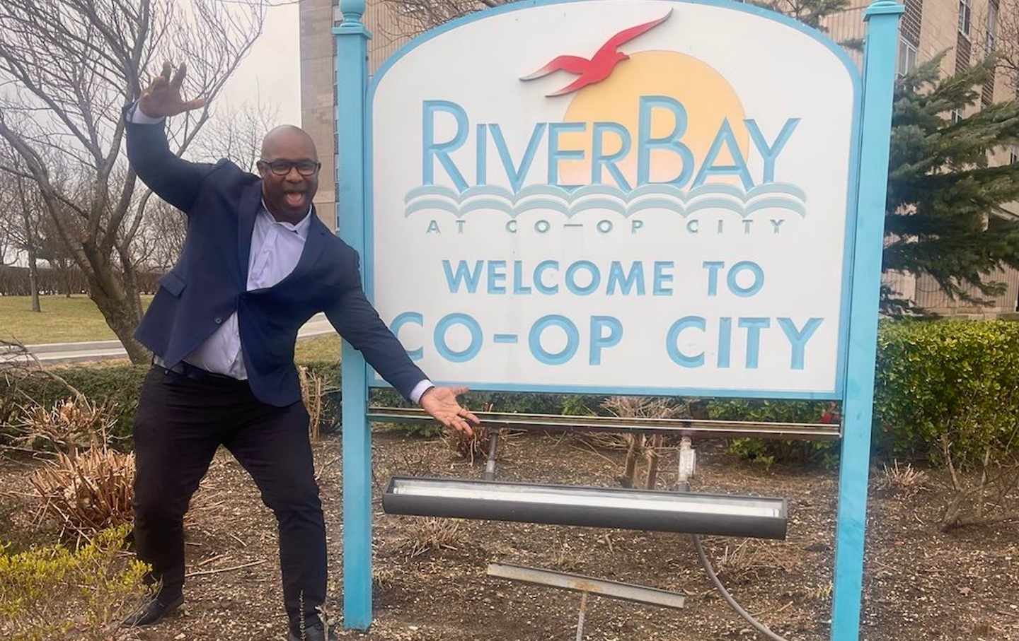 Der Abgeordnete Jamaal Bowman feiert die Rückkehr von Co-op City in der Bronx in seinen Bezirk.