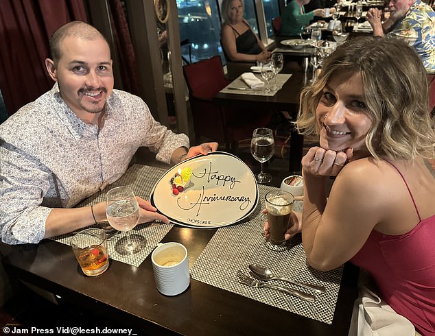 Alisha und Nate Downey, beide 31, beschlossen, eine Kreuzfahrt mit Royal Caribbean zu buchen, um ihren fünfjährigen Hochzeitstag zu feiern, nachdem sie begeisterte Kritiken von Freunden und Familie gehört hatten
