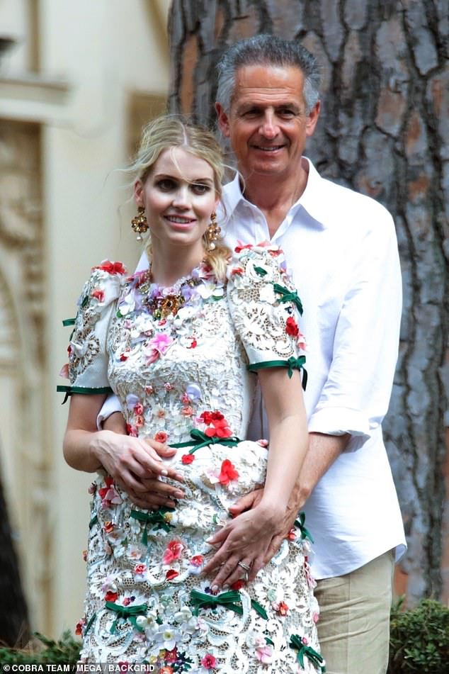 Prinzessin Dianas Nichte Lady Kitty Spencer und ihr Ehemann Michael Lewis posieren am Tag nach ihrer großen Hochzeit für ein Fotoshooting im Park Villa Aurelia in Rom