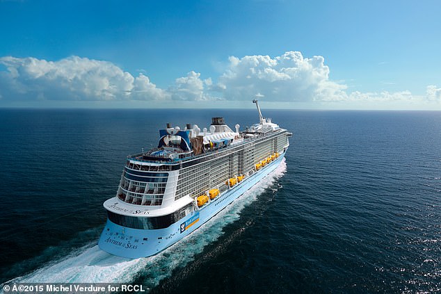 Royal Caribbean bietet seinen Gästen auf einigen seiner Kreuzfahrtschiffe Ausflüge zum Eurovision-Thema an.  Das Angebot umfasst Themenmenüs sowie eine Viewing-Party für den Song Contest