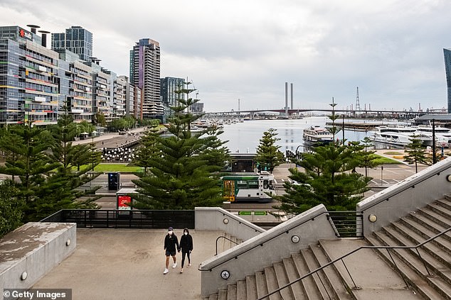 Im Zentrum von Melbourne wurden im Dezemberquartal 40,7 Prozent der Häuser mit Verlust verkauft – oder das 6,8-fache der landesweiten durchschnittlichen Verlustrate von 6 Prozent, wie CoreLogic-Daten zeigten (abgebildet ist das Docklands-Gebiet in der Nähe der Stadt) – und 98 Prozent Prozent der verlustbringenden Verkäufe entfielen auf Einheiten