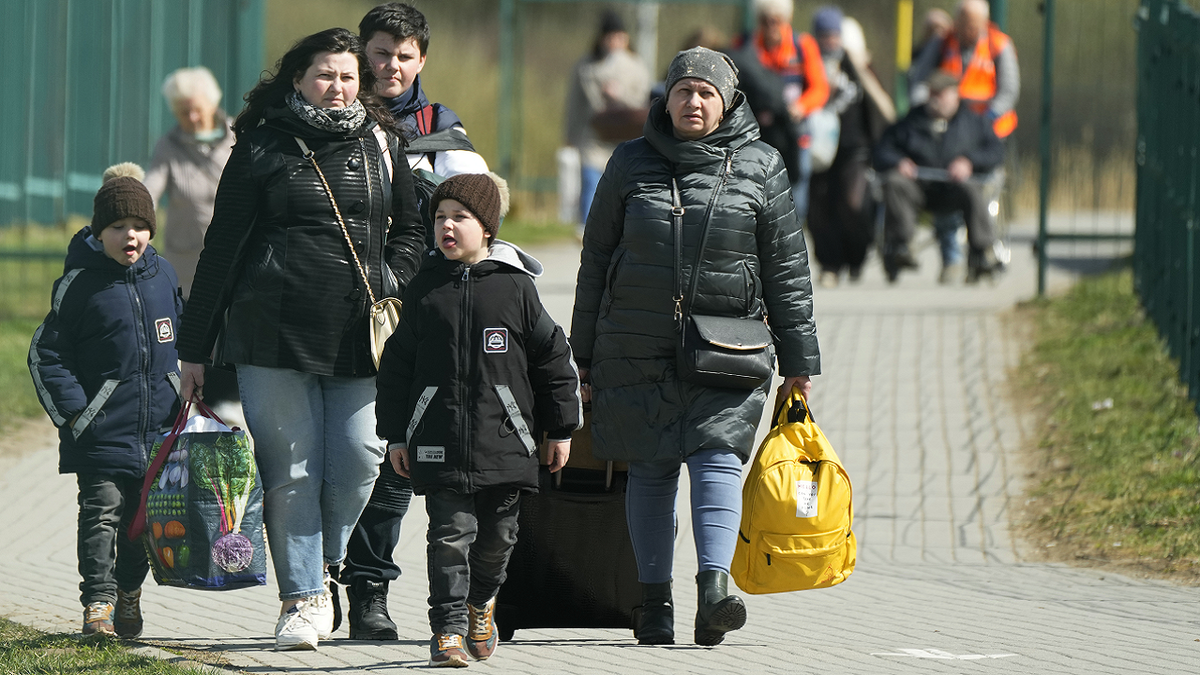 Flüchtlinge aus der Ukraine, die vor dem Krieg fliehen