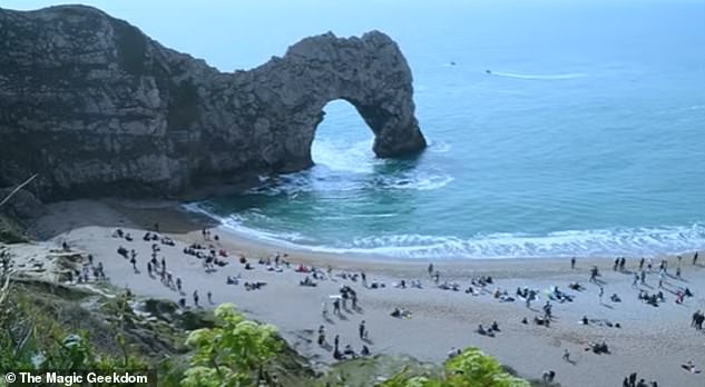 Cara erinnert sich gern an die Fossilienjagd in Dorset, wo sie die „schöne und erstaunliche“ Juraküste erkundeten