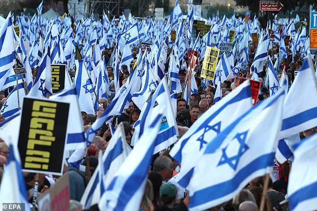 Zehntausende gingen in Israel auf die Straße, was vermutlich der größte Protest seit Kriegsbeginn war