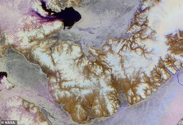 Ein vom Nasa-Terra-Satelliten am 28. Juni 2001 aufgenommenes Bild, das die Insel Devon von oben zeigt