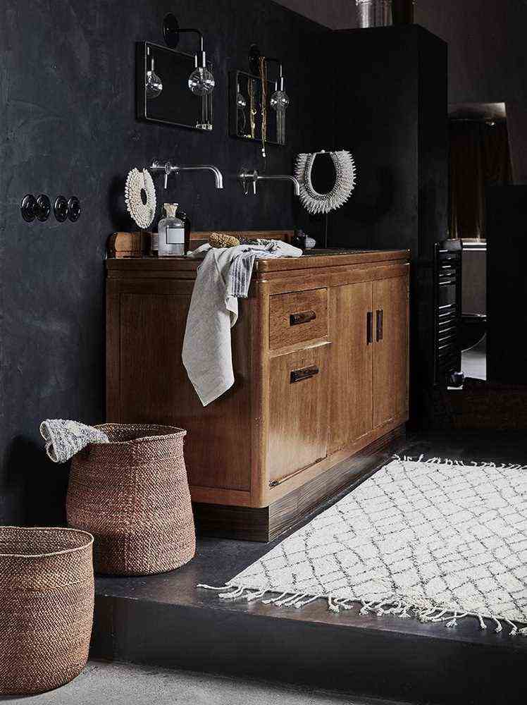 Black And Solid Wood Bathroom 
