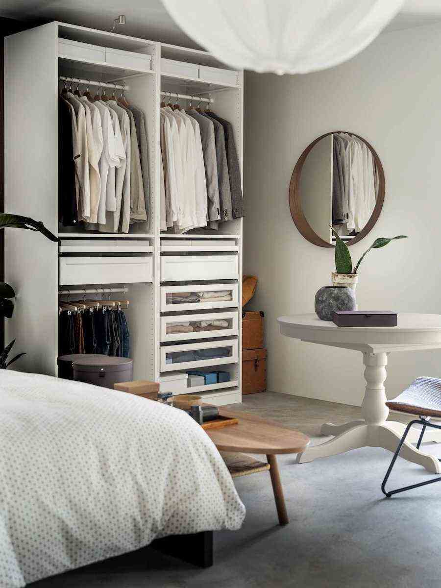 White And Gray Room