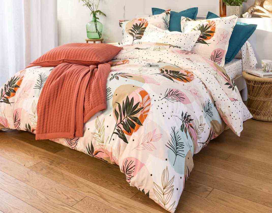 Leaves And Dots Pattern Bed Linen 