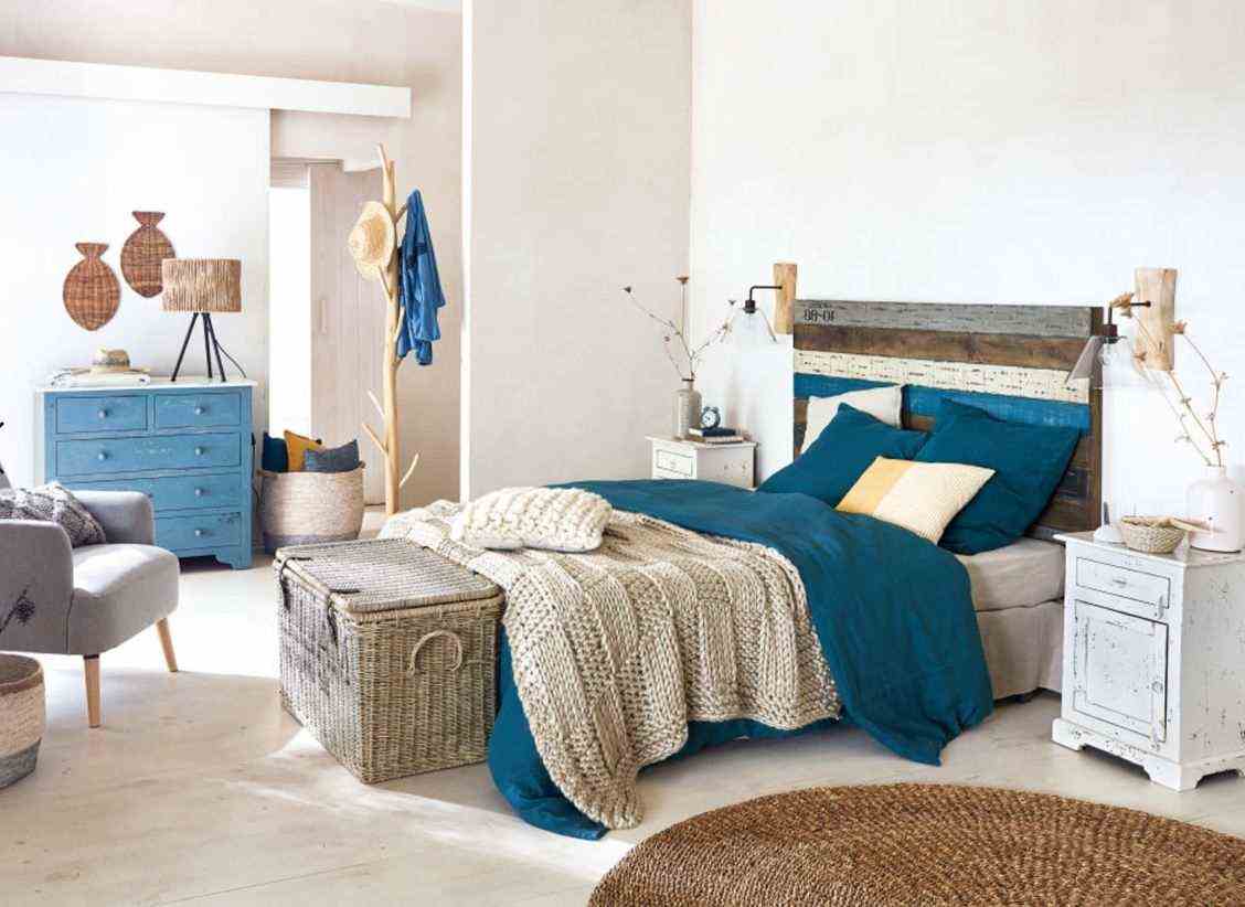 Duck Blue Bed Linen And Raw Materials 