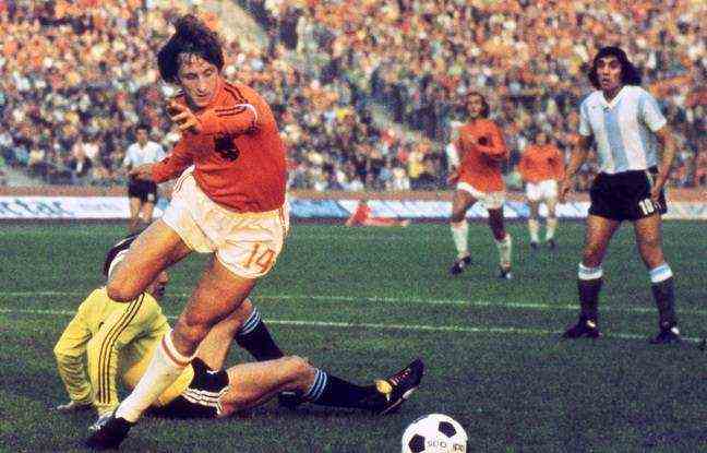 Johan Cruyff in the jersey of the Netherlands at the World 74