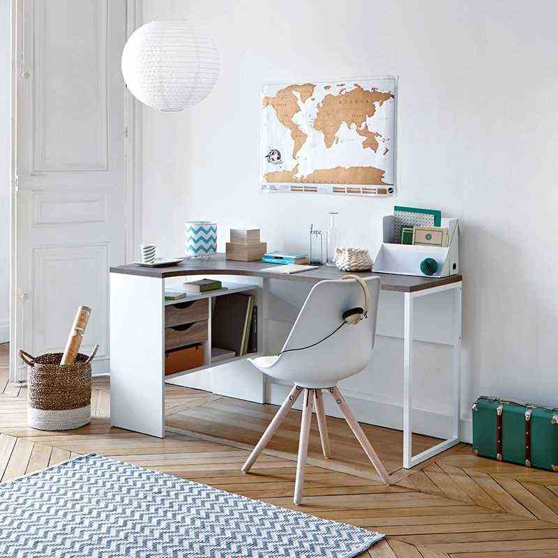 Corner Desk To Structure The Space -